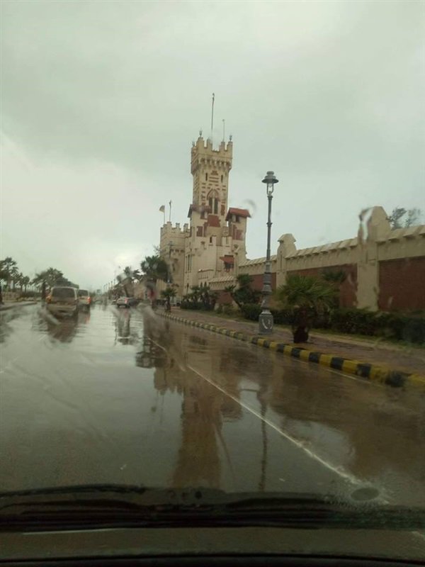 بالصور| الفيضة الكبرى تضرب الإسكندرية اليوم وأمطار غزيرة ورياح قوية 8