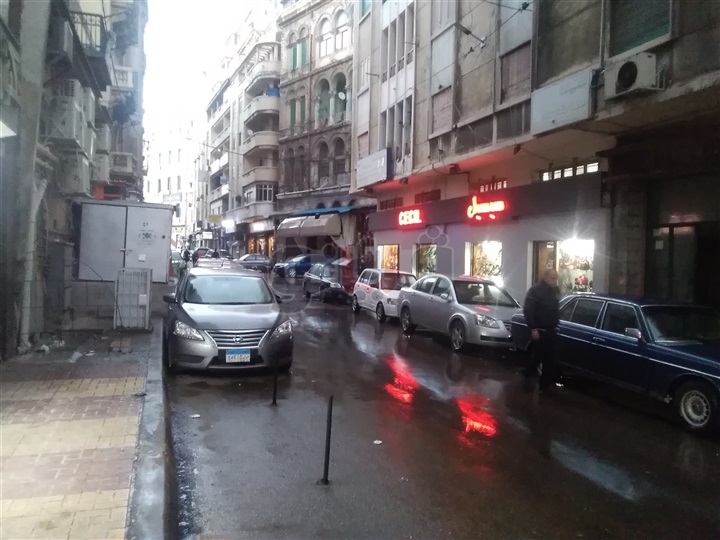 بالفيديو والصور| أمطار غزيرة تضرب الإسكندرية منذ قليل.. وقرار عاجل من المحافظ 7