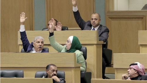 مجلس النواب الأردني يوافق على «إجازة أبوة» 3 أيام للعامل وامتيازات أخرى بشأن الإجازة السنوية