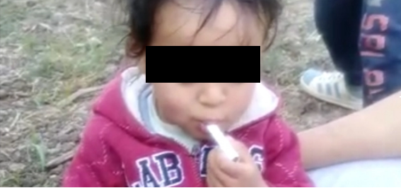 “عاوزاه يبقى راجل”.. أم تنشر صورة طفلها وهو “يدخن”.. والأب يتقدم ببلاغ رسمي للتحقيق في الواقعة