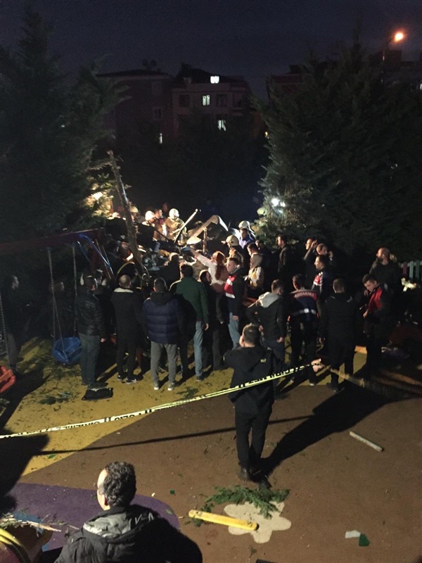بالصور.. سقوط طائرة تركية منذ قليل في منطقة سكنية.. وبيان رسمي بالتفاصيل وعدد الضحايا 1