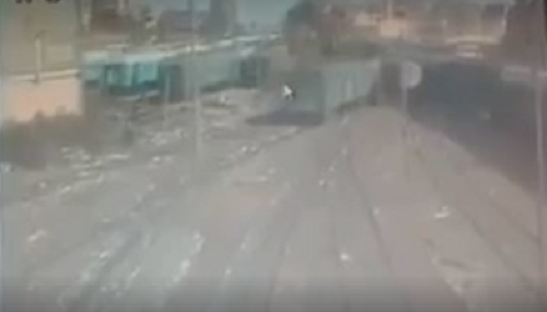 شاهد| أول فيديو يرصد لحظة مشاجرة سائق قطار محطة مصر ودخوله المحطة دون سائق