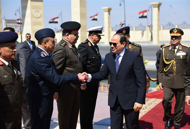 بيان للتلفزيون المصري منذ قليل يكشف تفاصيل اجتماع الرئيس اليوم بقادة الجيش والشرطة "صور" 1