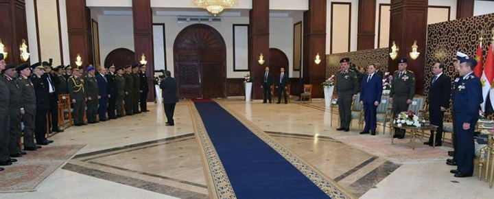 بيان للتلفزيون المصري منذ قليل يكشف تفاصيل اجتماع الرئيس اليوم بقادة الجيش والشرطة "صور" 2
