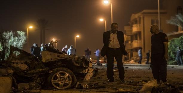 نجاة “رئيس عربي” من محاولة إغتيال منذ لحظات.. مصادر: “سيارته توقفت في الوقت المناسب”