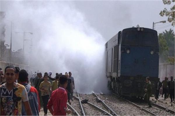 حريق في جرار ” قطار منوف” وانتقال قوات الحماية المدنية لمكان الحادث.. وبيان من السكة الحديد