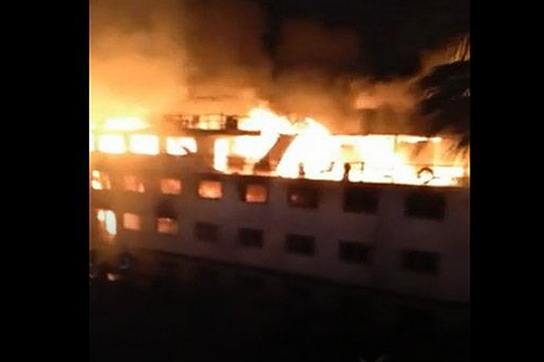 مصرع سائحة أمريكية وانقاذ 18 من جنسيات مختلفة و12 مصرياً في حريق سفاري شمال مرسى علم
