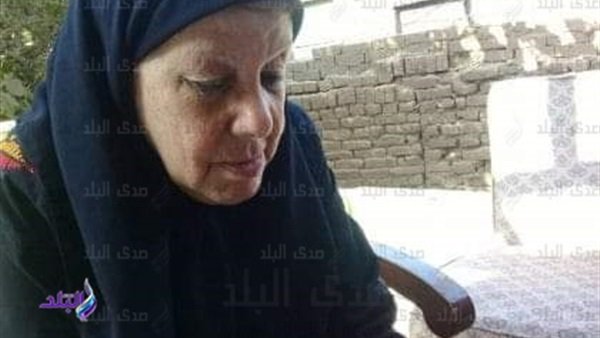 شاهد.. جنازة مهيبة لأرملة الشاعر محمد عفيفي مطر بعد العثور عليها مقتوله داخل منزلها 7