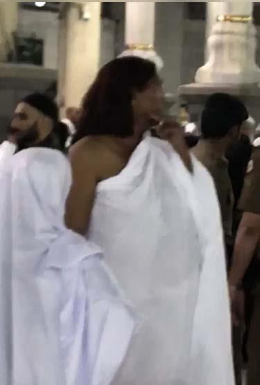 "بالفيديو والصور" حقيقة المرأة التي طافت الحرم المكي بملابس إحرام الرجال 7
