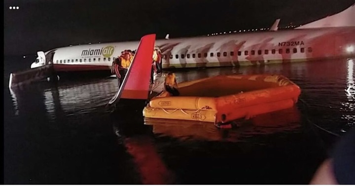 عاجل بالفيديو والصور| اللحظات الأولى لسقوط طائرة “بوينج 737” منذ قليل وعلى متنها 136 شخص في نهر سانت جونز