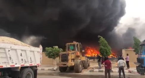 بالصور| نشوب حريق بمصنع شهير بمدينة بدر منذ قليل.. والدفع بـ20 سيارة إطفاء وتم السيطرة على الحريق والداخلية تكشف التفاصيل وحجم الخسائر 8