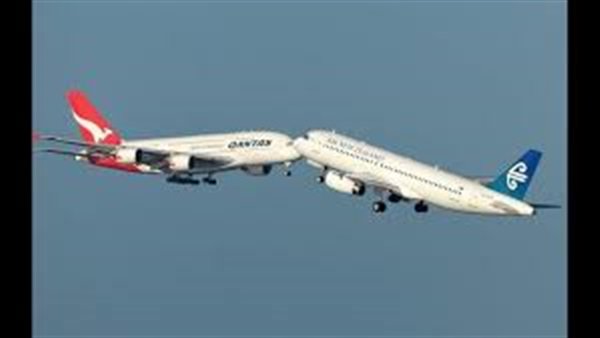اصطدام طائرتين ركاب بالجو في ألاسكا وقتلى ومفقودين والصورة الأولى من موقع الحادث