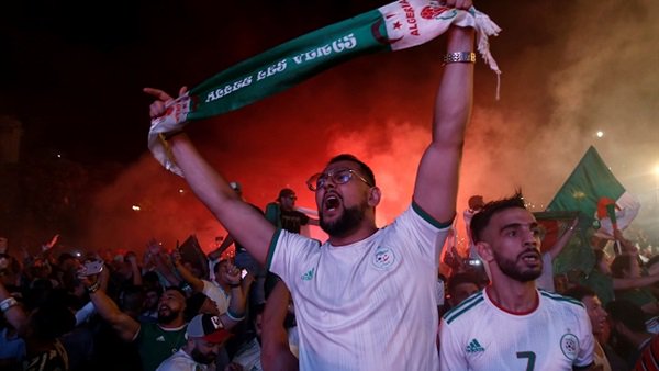 أشعلوا الشماريخ.. الحصيلة النهائية لعدد الوفيات والمصابين في احتفالات الجزائريين بتأهل منتخبهم الوطني