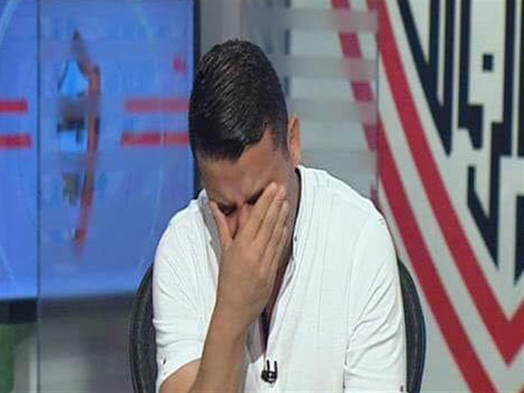 بالفيديو.. خالد الغندور يبكي على الهواء أمام ملايين المشاهدين أثناء مداخلة رئيس الزمالك