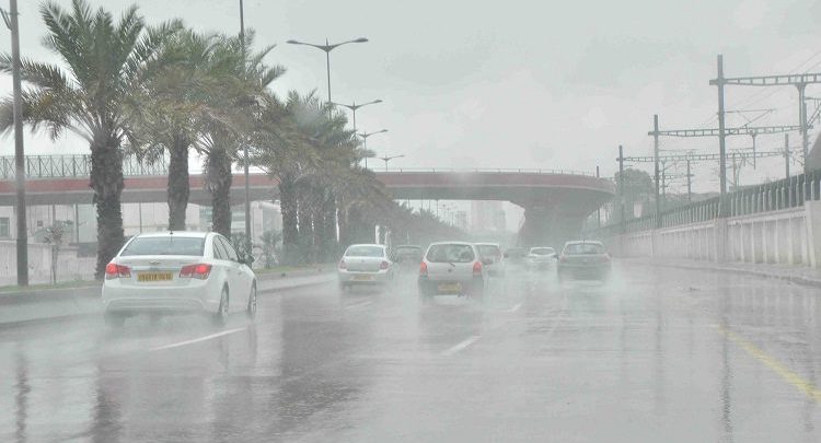 “الأرصاد” أمطار السبت والأحد على بعض المناطق وتحذير وتوجيه للمواطنين وسائقي السيارات