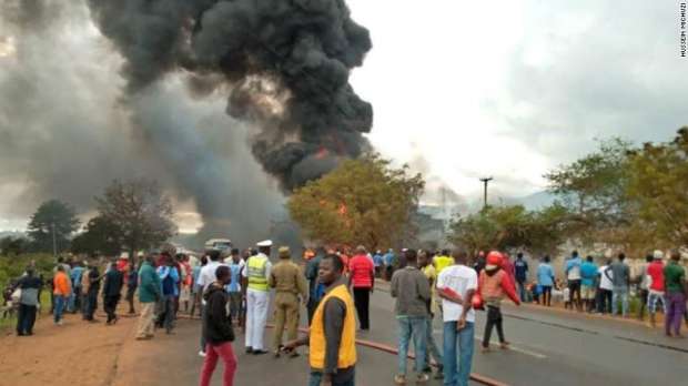 بالصور| مصرع 61 شخصاً وإصابة 70 آخرون في انفجار صهاريج وقود في تنزانيا 8