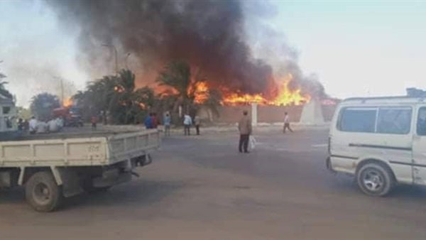 بالصور| نشوب حريق في مصنع بمنطقة برج العرب منذ قليل والدفع بـ20 سيارة إطفاء للسيطرة على الحريق.. إليكم التفاصيل وحجم الخسائر المادية والبشرية 1