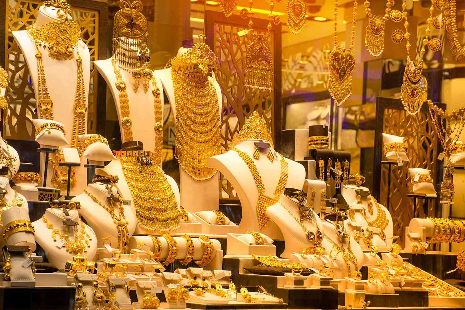 “جنون الذهب”.. تطورات جديدة في أسعار الذهب داخل سوق الصاغة مساء الأثنين