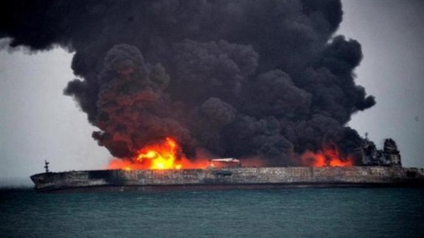 عاجل| انفجار ضخم في ناقلة نفط بالبحر الأحمر بالقرب من ميناء جدة السعودي بعد استهدافها بصاروخين
