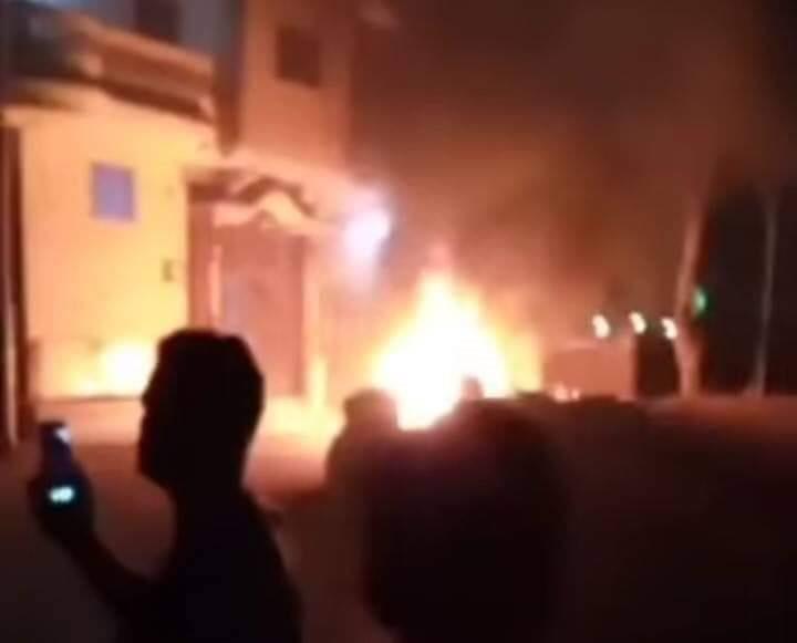بالفيديو والصور | "جبروت امرأة".. قوات الأمن بالمنصورة تنجح في السيطرة على اشتباكات الأهالي وحرق منزل سيدة 8