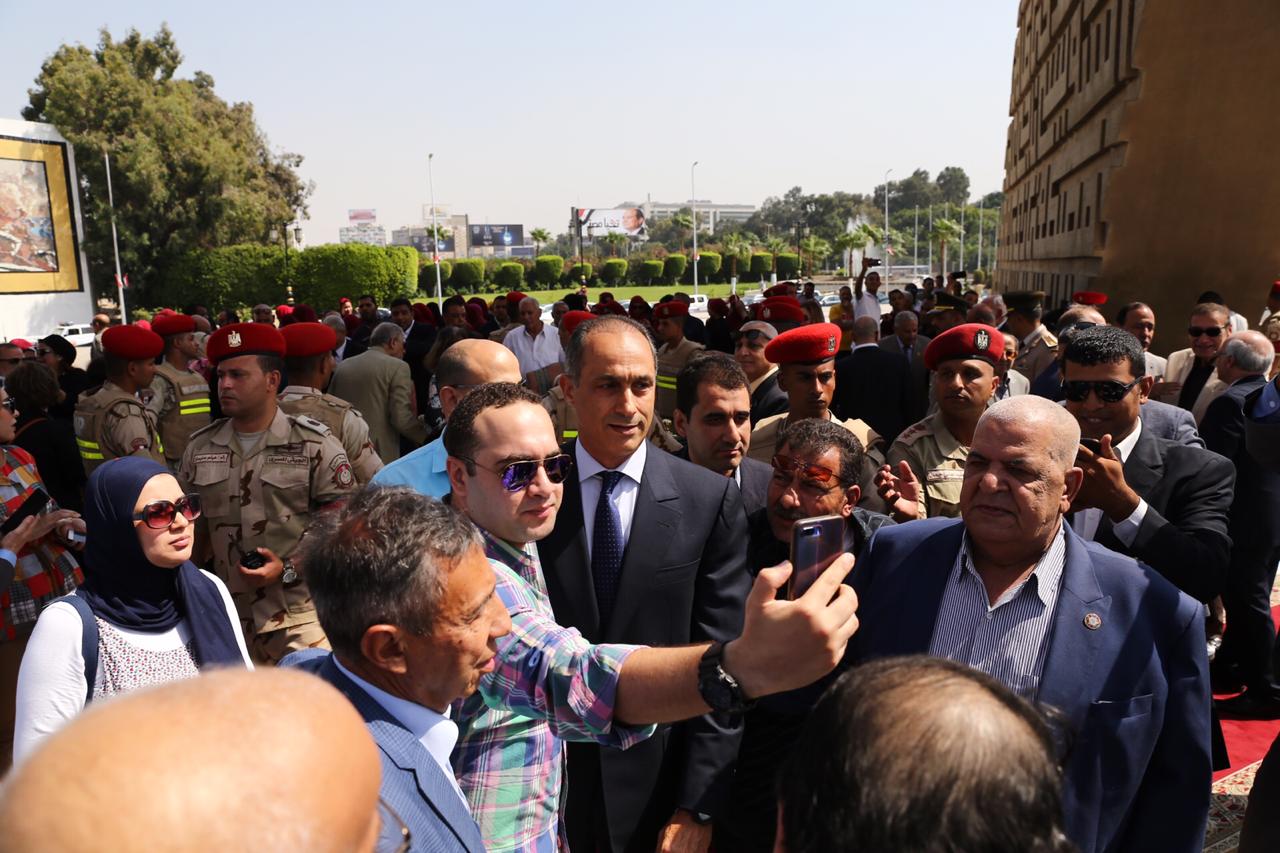 بالصور| شاهد ماذا فعل جمال مبارك أمام النصب التذكاري اليوم