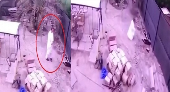 لحظة ابتلاع الأرض لـ«مواطن كويتي»  داخل حديقة منزله.. فيديو