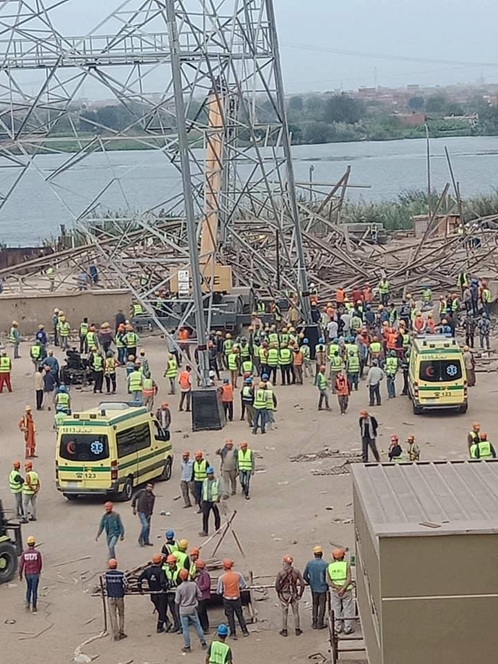 عاجل "بالصور" 4 قتلى حتى الآن وعدد من المصابين في انهيار برج كهرباء ضخم بالجيزة وسيارات الإسعاف تهرع لمكان الحادث 7