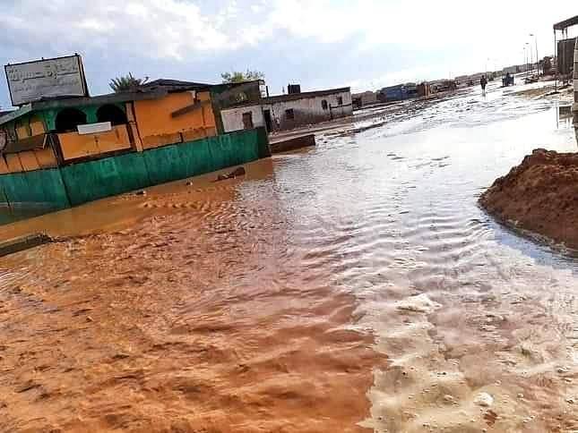 قطعت الاتصال والكهرباء.. الأمطار والسيول تُدمر مئات المنازل في تلك المنطقة.. صور 7