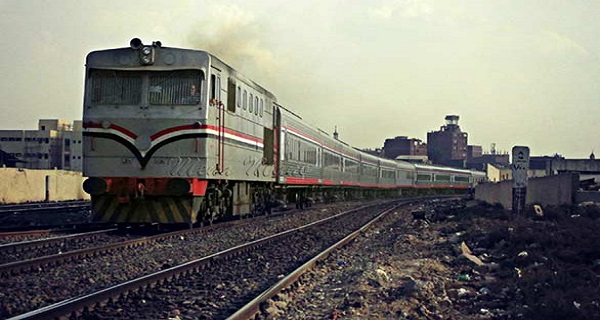 تصادم قطارين بالقرب من القاهرة ووقوع إصابات بين الركاب .. والسكك الحديدية تقرر إيقاف كافة الرحلات على كل الخطوط