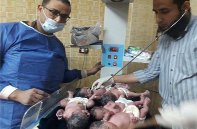 بالصور| فتاة 23 عاماً تلد 5 توائم «ولد و4 بنات» في مصر.. والطبيب يكشف السبب وحالة الأطفال الصحية
