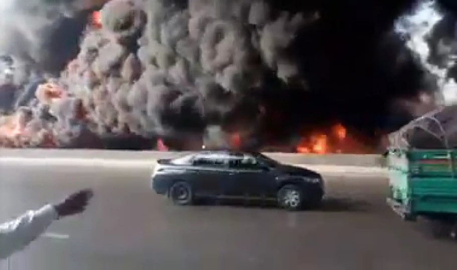 بالفيديو| اللقطات الأولى لحريق ضخم أعلى الطريق الدائري