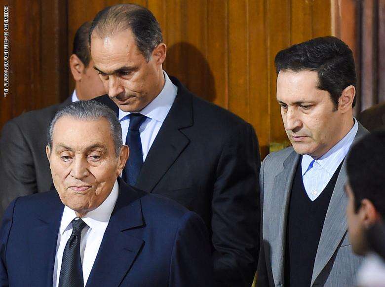 علاء مبارك يرد على متابع قال : مبارك وأولاده سيبقوا بقاع جهنم أبد الدهر