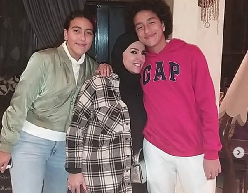 بالصور والصور|  الإعلامية «دعاء فاروق» ترد بقوة على متابعيها بعد التنمر على أولادها «مش هخبي ولادي»