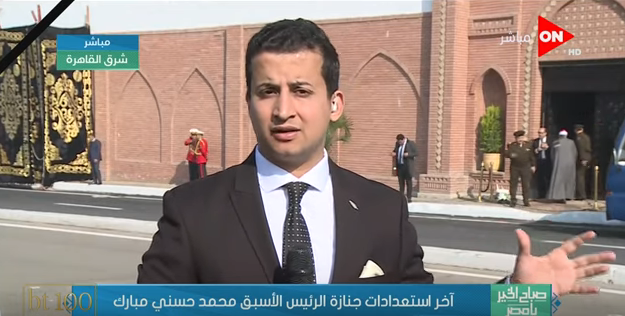 شاهد بالفيديو| الوضع عند مقابر مبارك الآن.. ومهبط خاصة لطائرة الجثمان