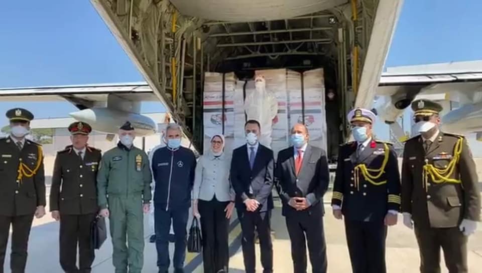 بالصور| وزيرة الصحة تصل إيطاليا ومعها مساعدات طبية على طائرة عسكرية