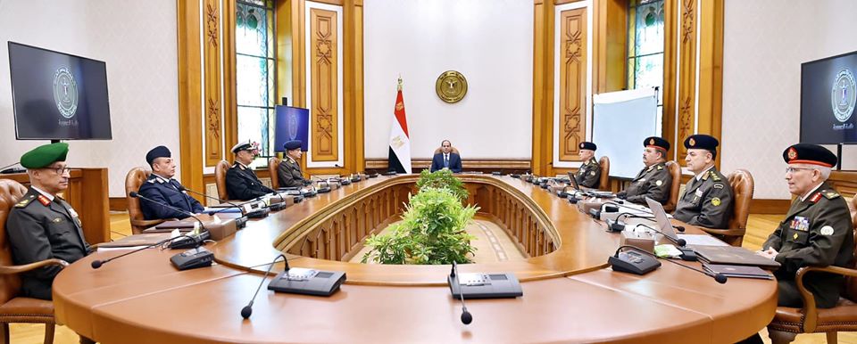 لماذا اجتمع الرئيس السيسي مع وزير الدفاع ورئيس أركان القوات المسلحة