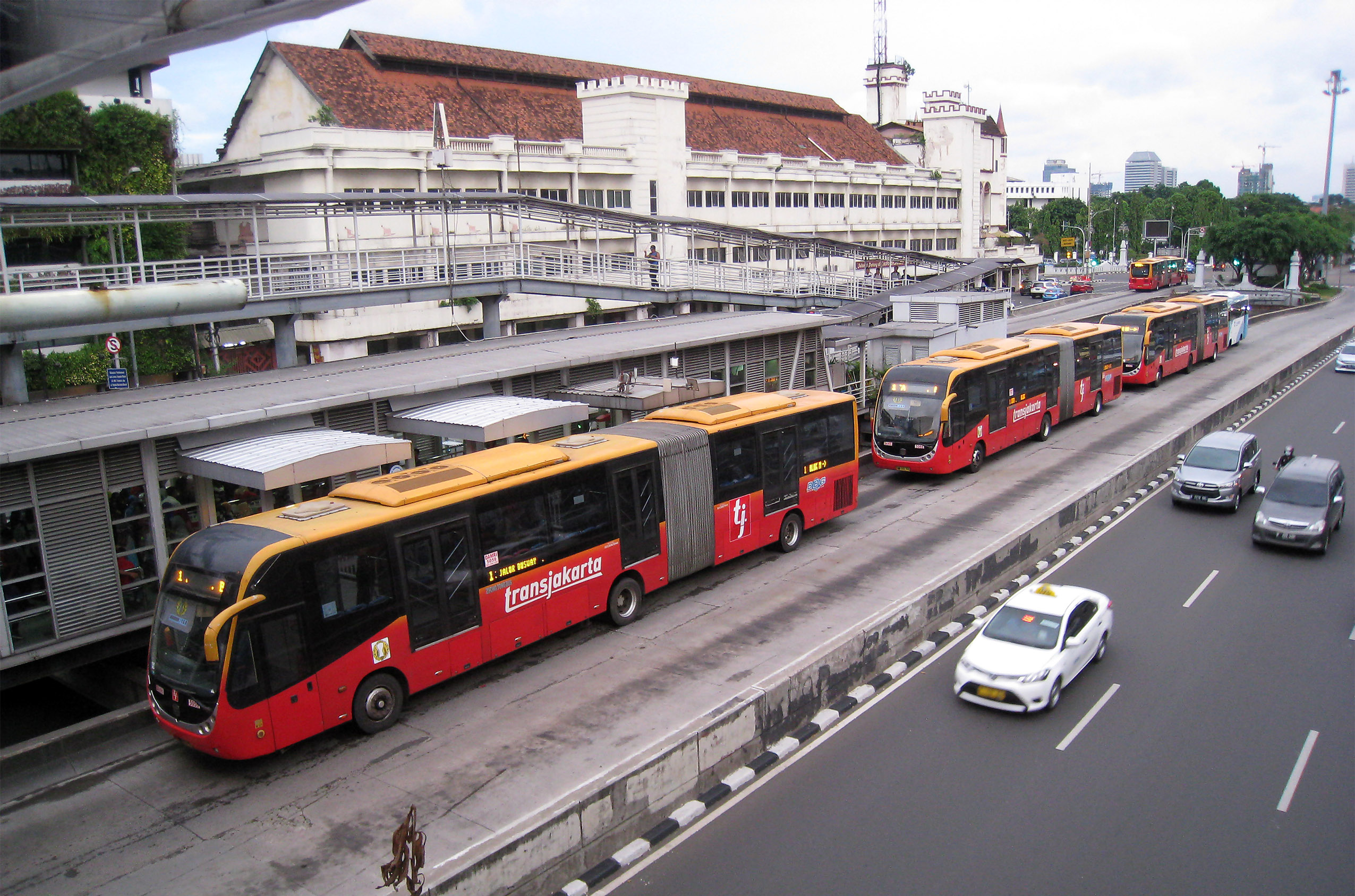 وزارة النقل تخطط لإطلاق أتوبيسات BRT الكهربائية لتخفيف التزاحم