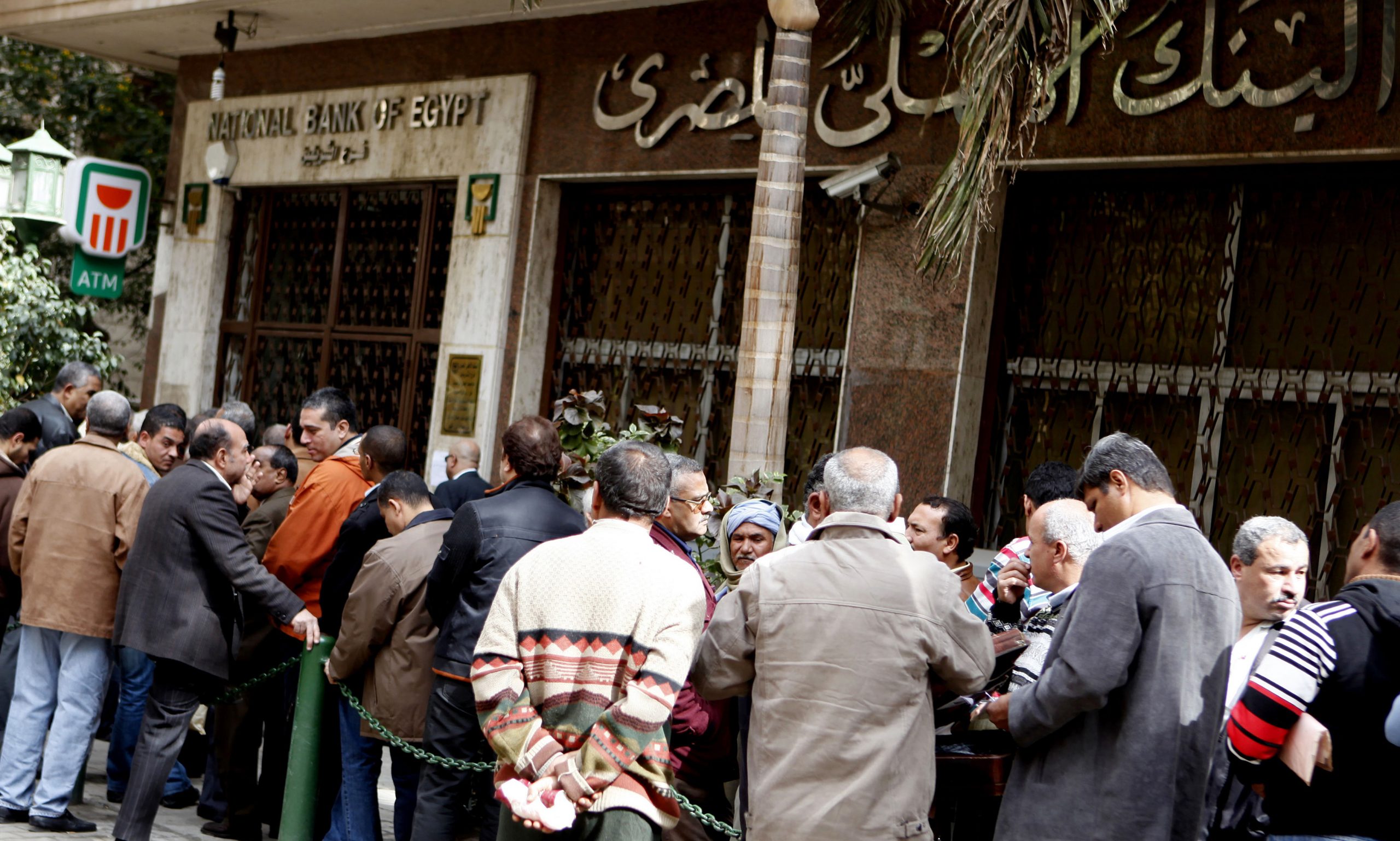  أزمة كورونا تهدد البنك الأهلى المصري  