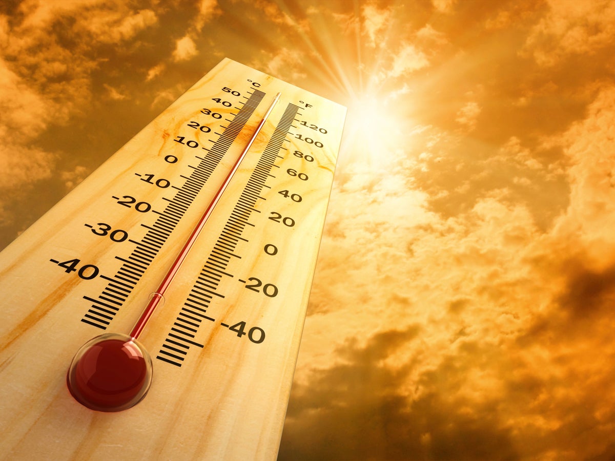 التزموا المنازل الحرارة اليوم 44 وهيئة الأرصاد تحذر من طقس الـ48 ساعة القادمة
