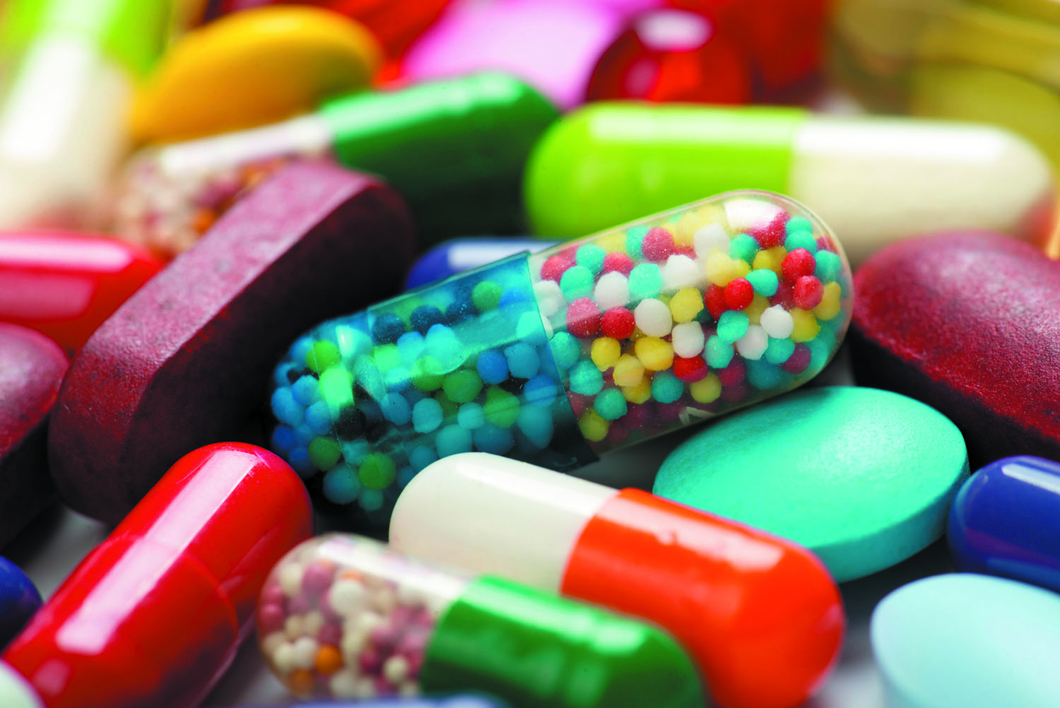 هيئة الدواء المصرية تُحذر من إستخدام بعض الأدوية والفيتامينات بدون وصفة طبية وتوضح أضرارها