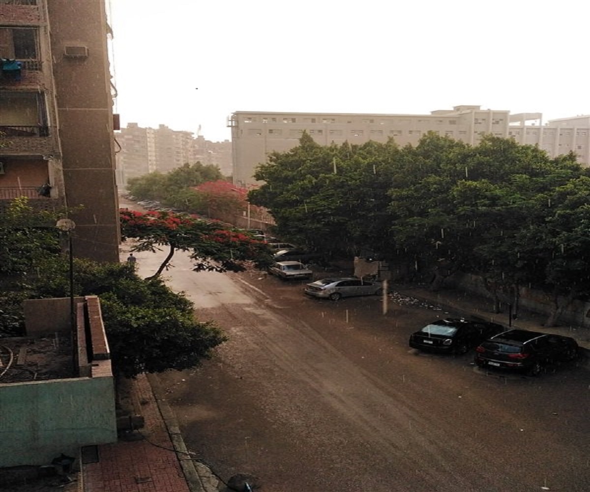 أمطار ورعد يضربان سماء القاهرة منذ قليل وسط دهشة المواطنين والأرصاد تكشف السبب والتفاصيل.. فيديو
