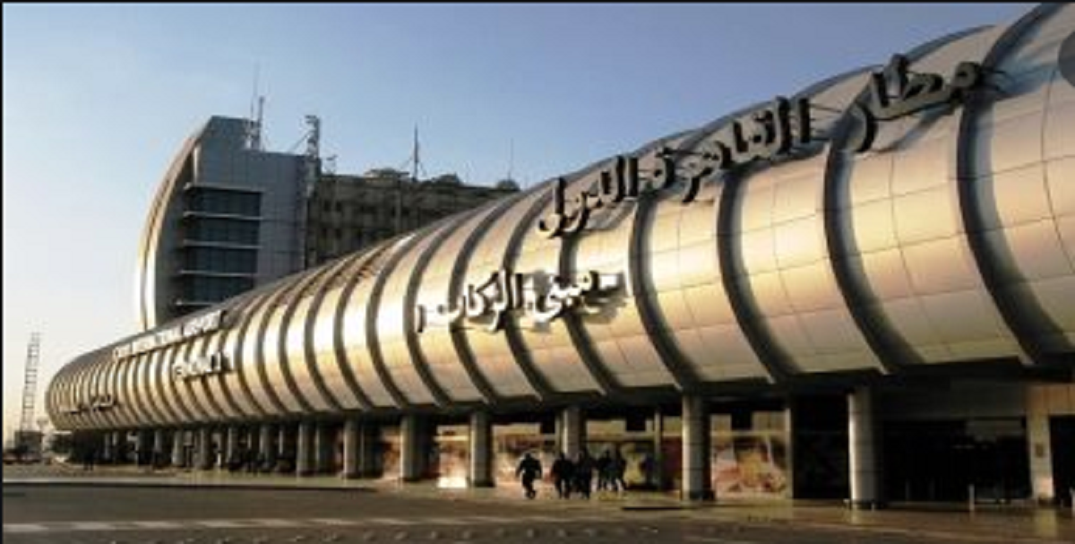 مطار القاهرة يعلن إجراءات جديدة بشأن الحجر الصحي بعد إلغاء اختبارات الدم