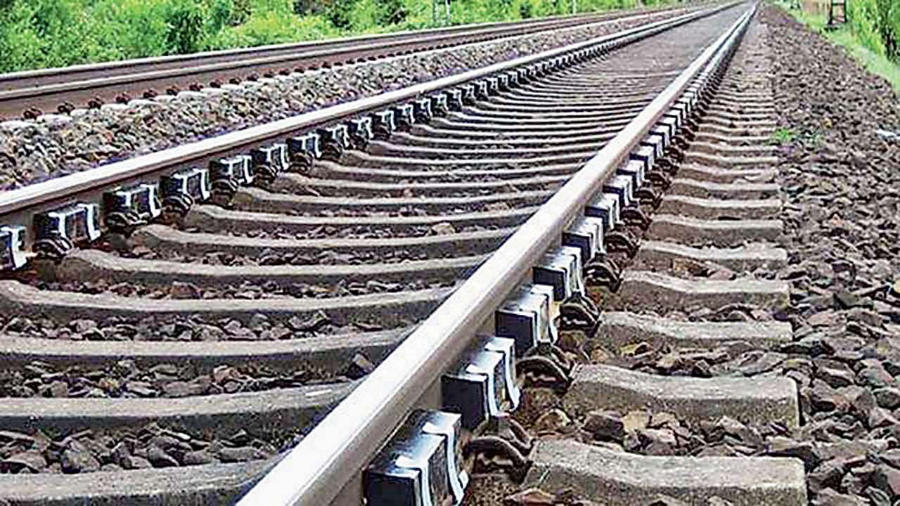 وزير النقل يكشف عن تكلفة تشغيل السكك الحديدية1