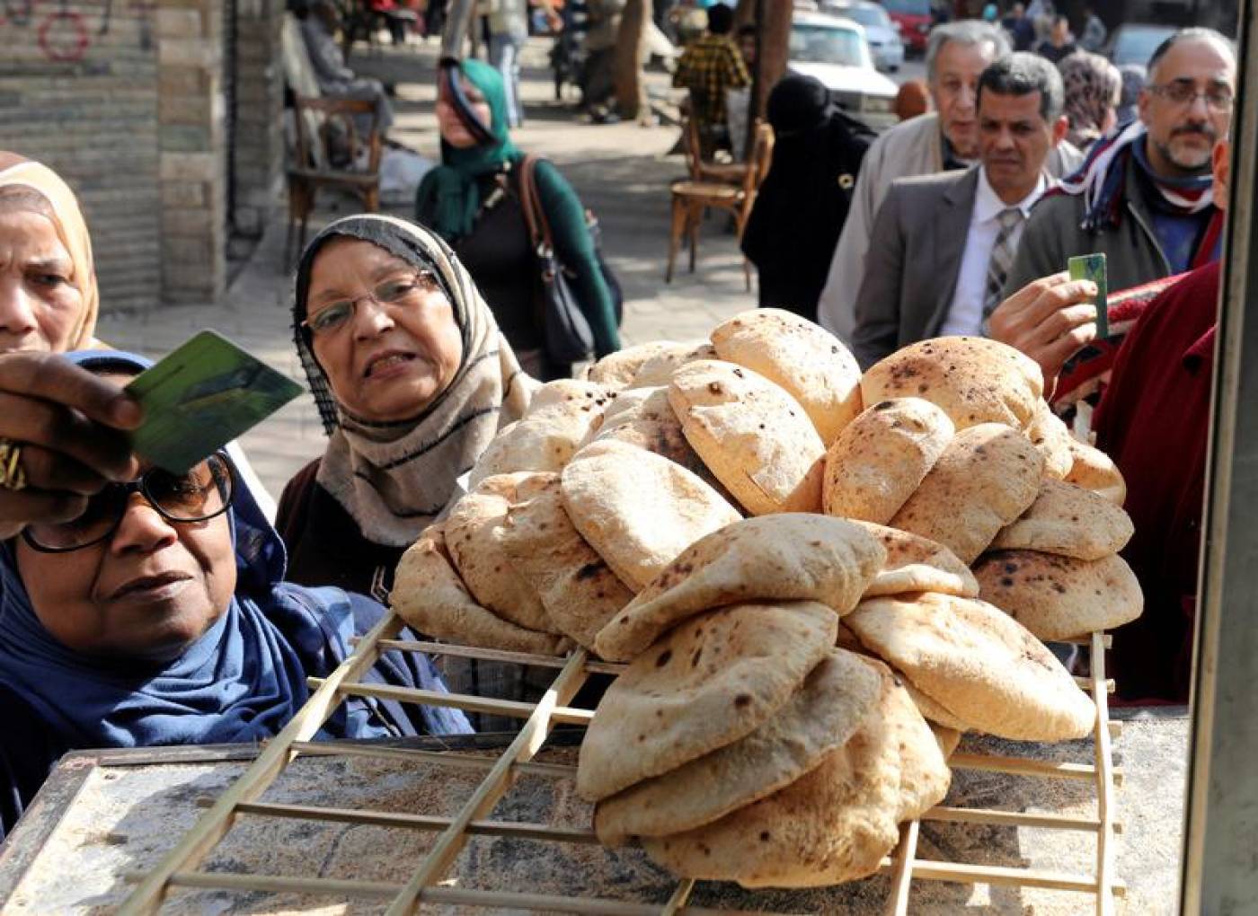 “بدايةً من اليوم” وزارة التموين تعلن رسمياً تخفيض وزن رغيف الخبز المدعم لـ 90 جرام وأسباب هذا القرار