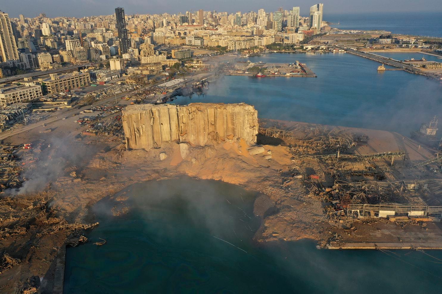 صور القمر الصناعي تظهر حجم الدمار في بيروت بعد الإنفجار
