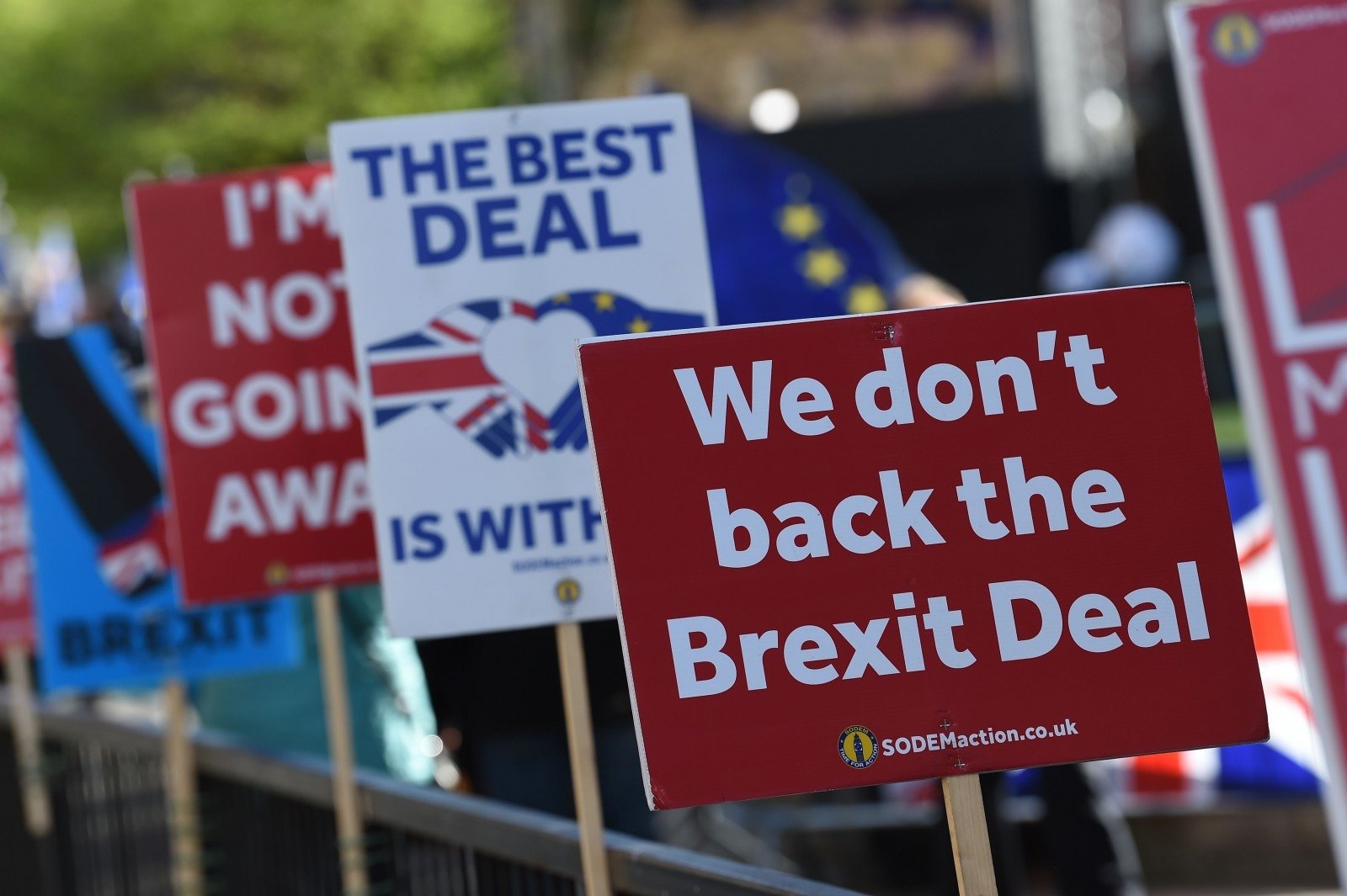 هل تخرج بريطانيا من الاتحاد الأوروبي بدون اتفاق