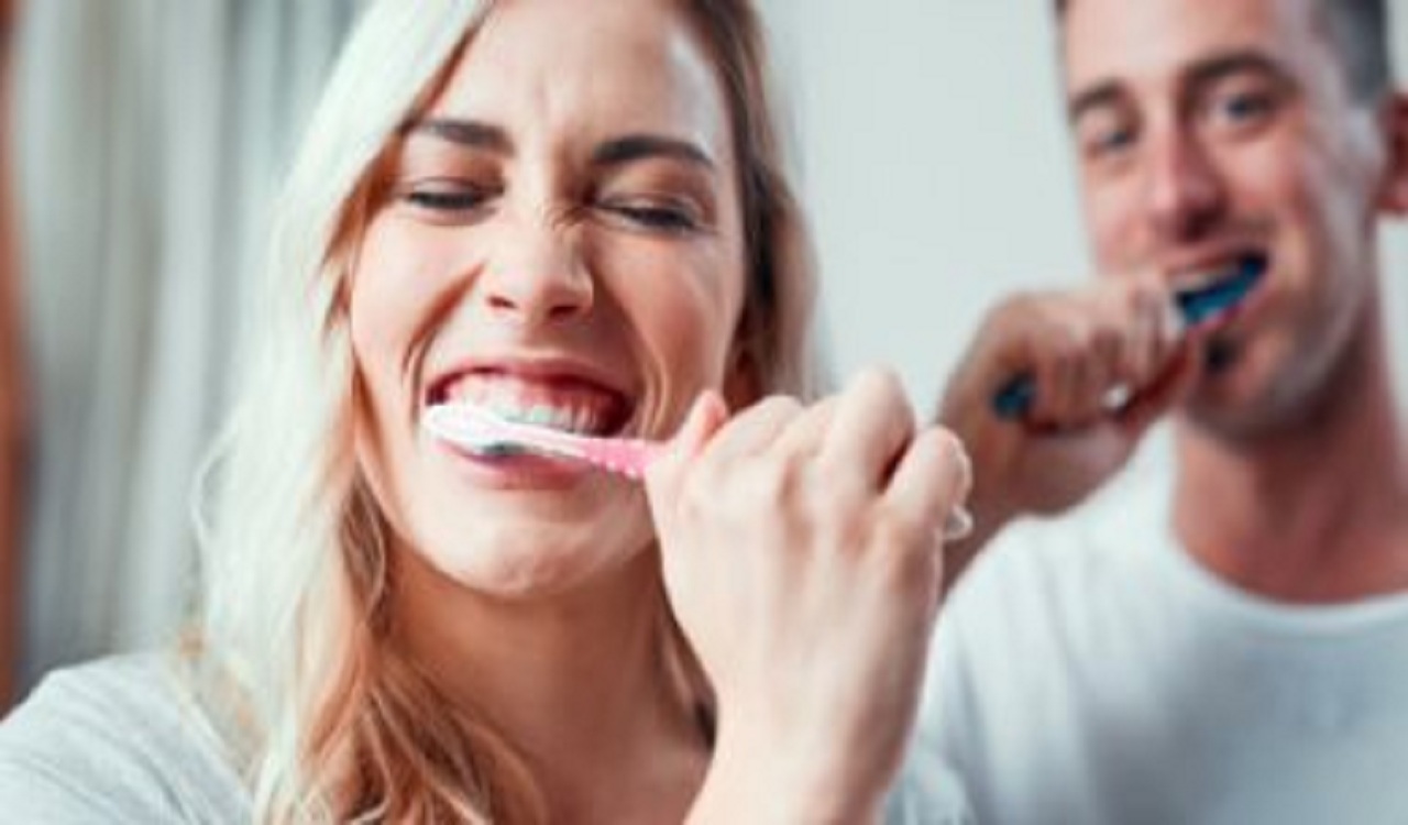 عادات خاطئة تضر بالأسنان وتعرضها للمشاكل
