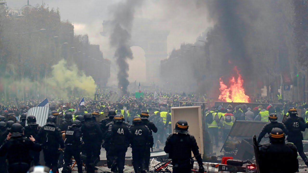 "أخبار فرنسا اليوم" مواجهات في باريس بين الشرطة ومتظاهرين وإصابة العشرات من قوات الأمن 1
