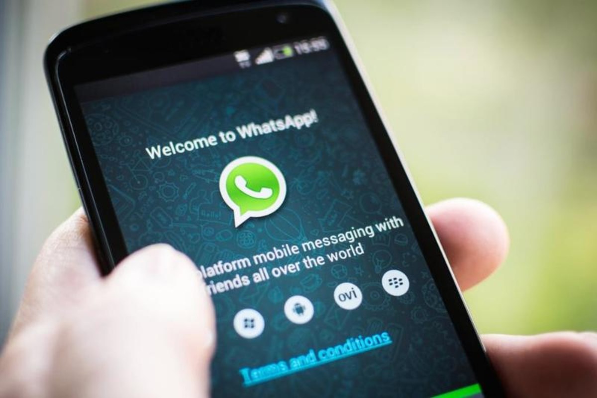 كيفية تعيين خلفية مخصصة لمحادثات WhatsApp