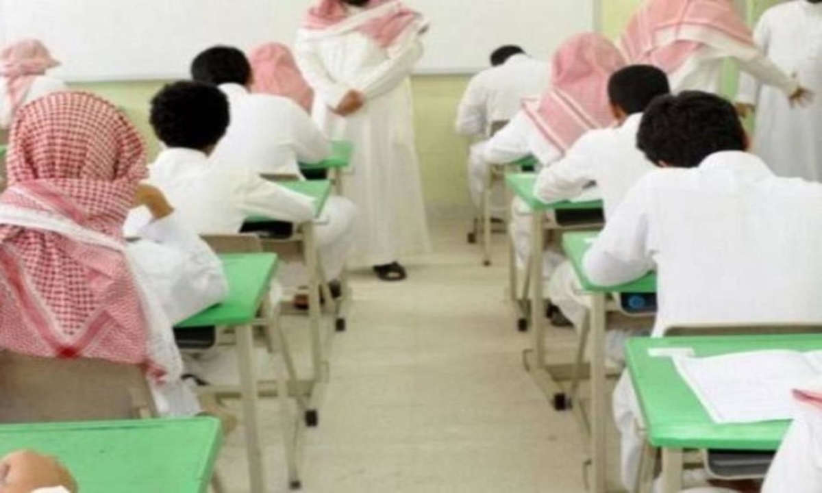 مسؤول سعودي: السماح بدخول الهواتف المحمولة إلى المدارس مؤقتًا